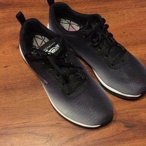 SKECHERS Size 7 1/2 memory foam sneaker